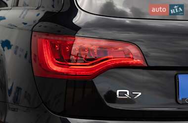 Внедорожник / Кроссовер Audi Q7 2015 в 