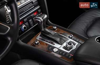 Внедорожник / Кроссовер Audi Q7 2015 в 