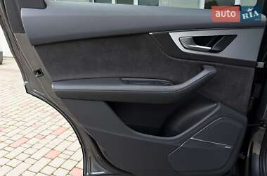 Позашляховик / Кросовер Audi Q7 2019 в 