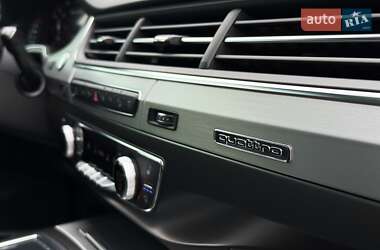 Позашляховик / Кросовер Audi Q7 2019 в 