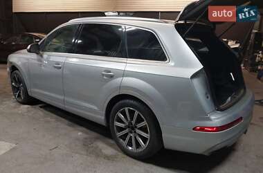 Позашляховик / Кросовер Audi Q7 2016 в 