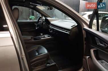 Позашляховик / Кросовер Audi Q7 2016 в 