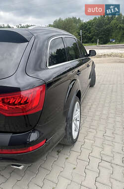 Позашляховик / Кросовер Audi Q7 2011 в 
