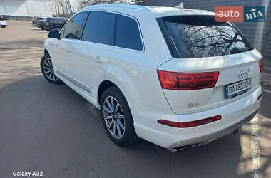 Позашляховик / Кросовер Audi Q7 2017 в 