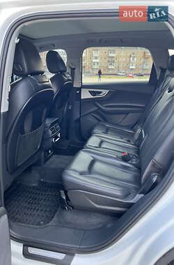 Позашляховик / Кросовер Audi Q7 2019 в 