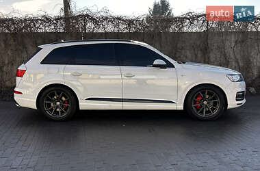 Внедорожник / Кроссовер Audi Q7 2015 в 