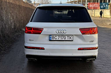 Внедорожник / Кроссовер Audi Q7 2015 в 