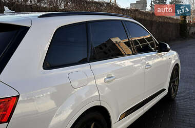 Внедорожник / Кроссовер Audi Q7 2015 в 