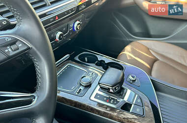 Внедорожник / Кроссовер Audi Q7 2015 в 