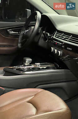Внедорожник / Кроссовер Audi Q7 2015 в 
