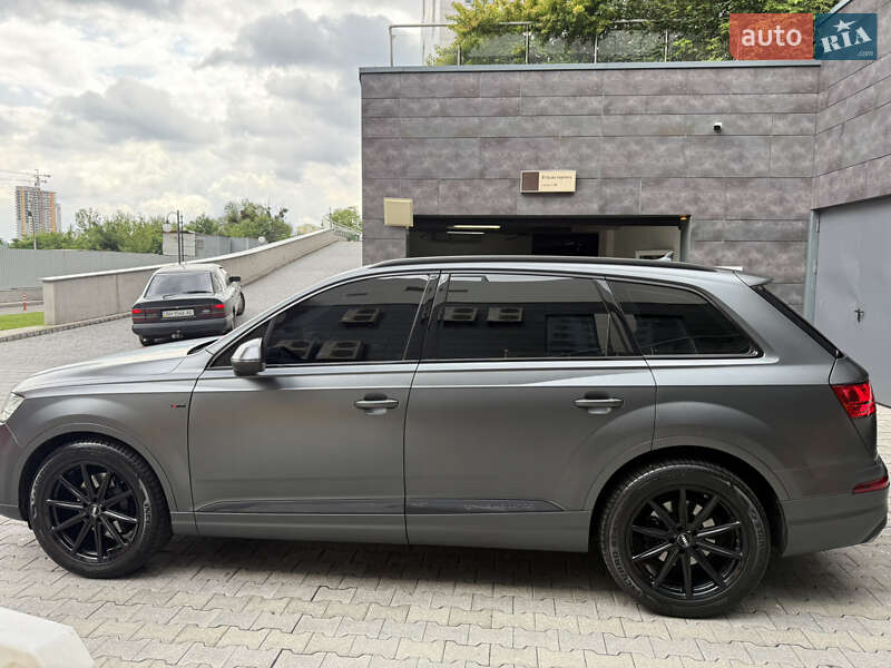 Внедорожник / Кроссовер Audi Q7 2016 в Киеве