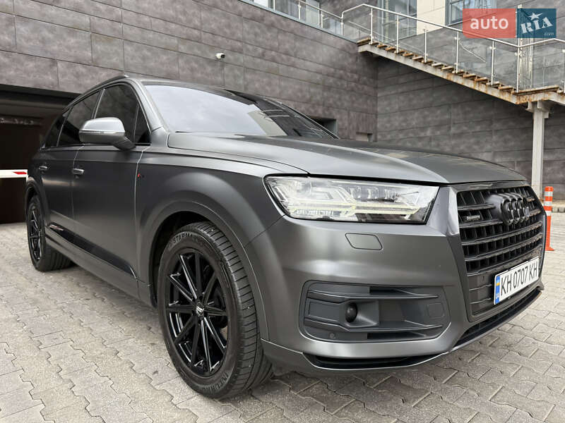 Внедорожник / Кроссовер Audi Q7 2016 в Киеве