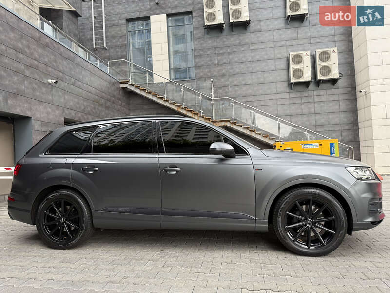 Внедорожник / Кроссовер Audi Q7 2016 в Киеве