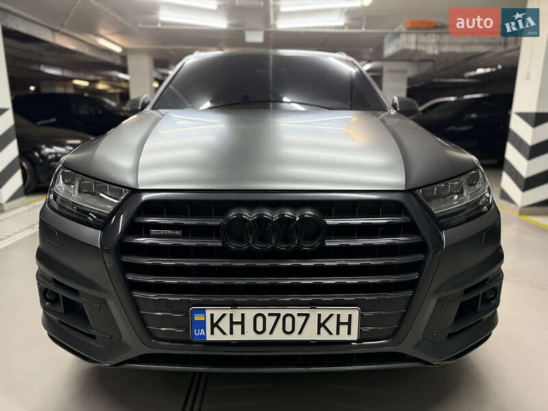 Внедорожник / Кроссовер Audi Q7 2016 в Киеве