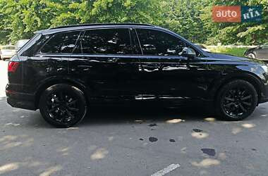 Внедорожник / Кроссовер Audi Q7 2017 в 
