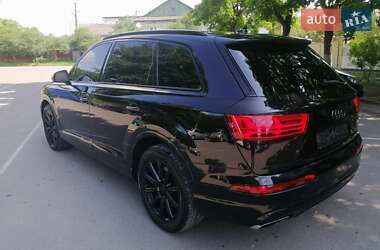Внедорожник / Кроссовер Audi Q7 2017 в 