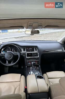 Позашляховик / Кросовер Audi Q7 2013 в 