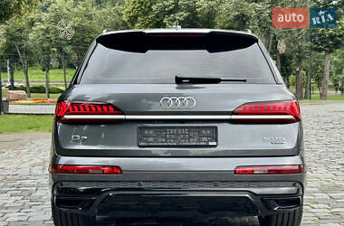 Позашляховик / Кросовер Audi Q7 2020 в 