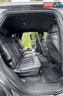 Позашляховик / Кросовер Audi Q7 2020 в 