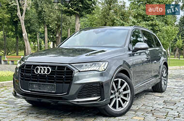 Позашляховик / Кросовер Audi Q7 2020 в 