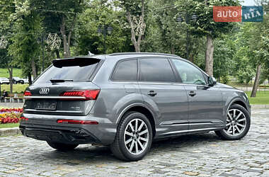 Позашляховик / Кросовер Audi Q7 2020 в 