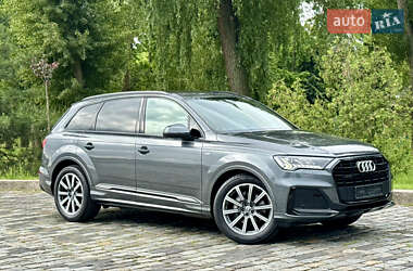 Позашляховик / Кросовер Audi Q7 2020 в 