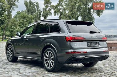 Позашляховик / Кросовер Audi Q7 2020 в 