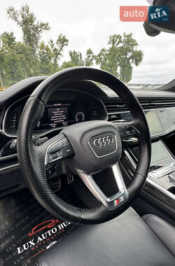 Позашляховик / Кросовер Audi Q7 2020 в 