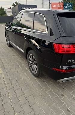 Внедорожник / Кроссовер Audi Q7 2017 в 