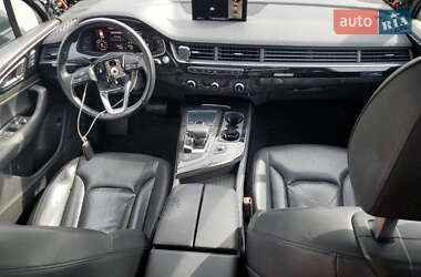 Внедорожник / Кроссовер Audi Q7 2017 в 