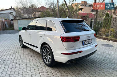 Внедорожник / Кроссовер Audi Q7 2017 в 