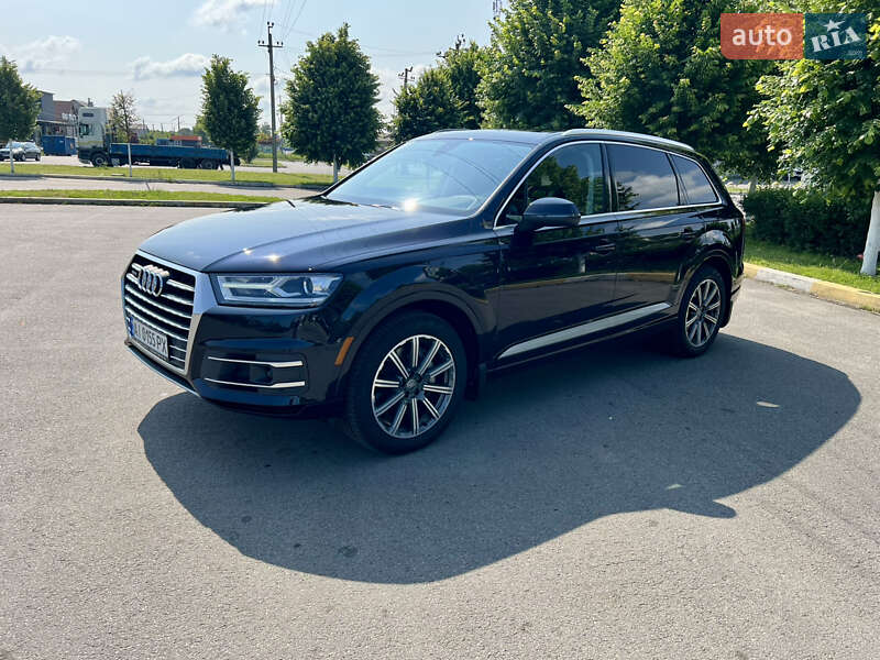 Внедорожник / Кроссовер Audi Q7 2016 в 