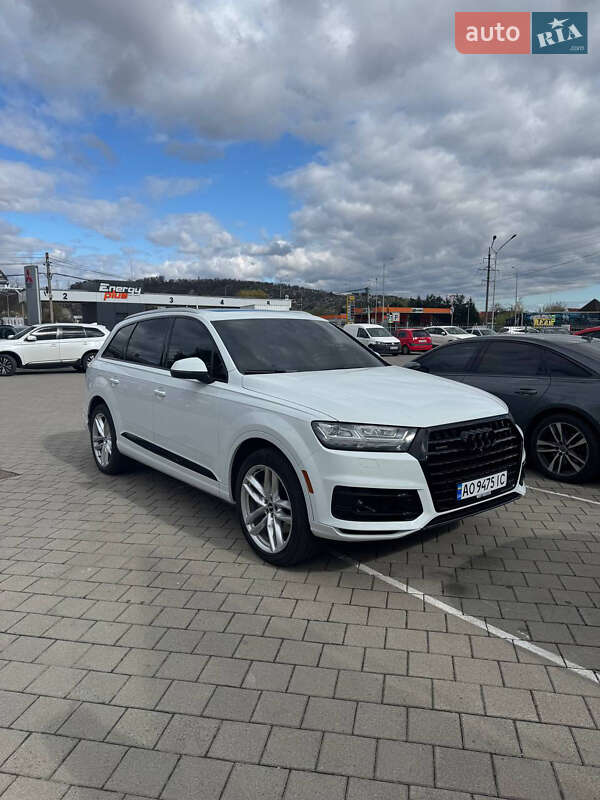Внедорожник / Кроссовер Audi Q7 2018 в 