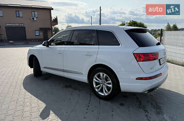 Внедорожник / Кроссовер Audi Q7 2016 в 
