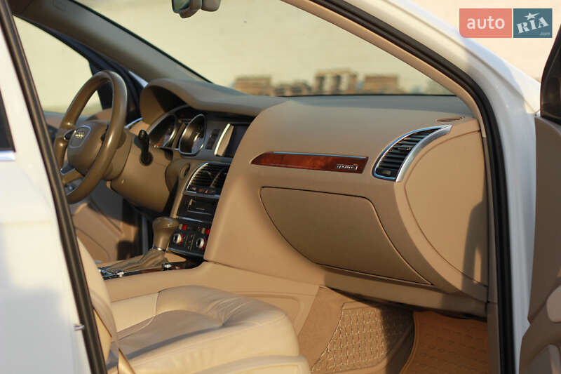 Внедорожник / Кроссовер Audi Q7 2014 в Киеве