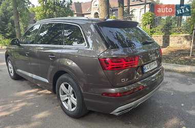 Позашляховик / Кросовер Audi Q7 2017 в 