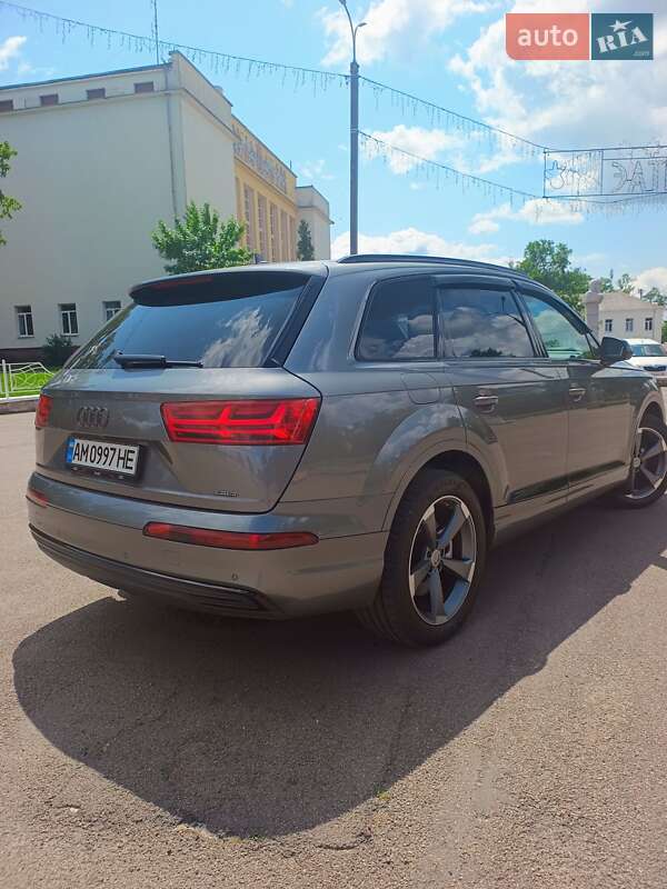 Позашляховик / Кросовер Audi Q7 2016 в Коростені