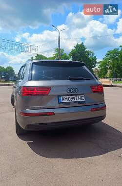 Внедорожник / Кроссовер Audi Q7 2016 в 