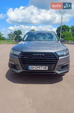 Внедорожник / Кроссовер Audi Q7 2016 в 