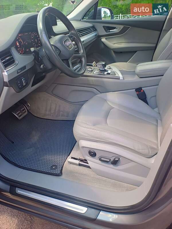 Позашляховик / Кросовер Audi Q7 2016 в Коростені