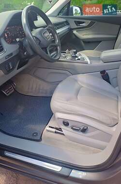 Внедорожник / Кроссовер Audi Q7 2016 в 