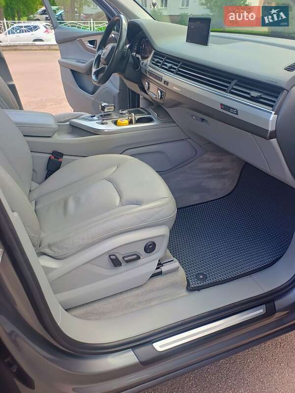 Позашляховик / Кросовер Audi Q7 2016 в Коростені