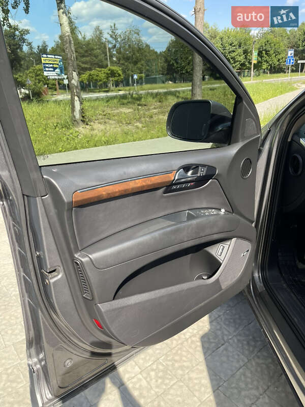 Внедорожник / Кроссовер Audi Q7 2011 в Новояворовске