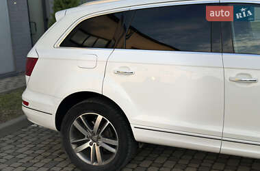 Позашляховик / Кросовер Audi Q7 2010 в 