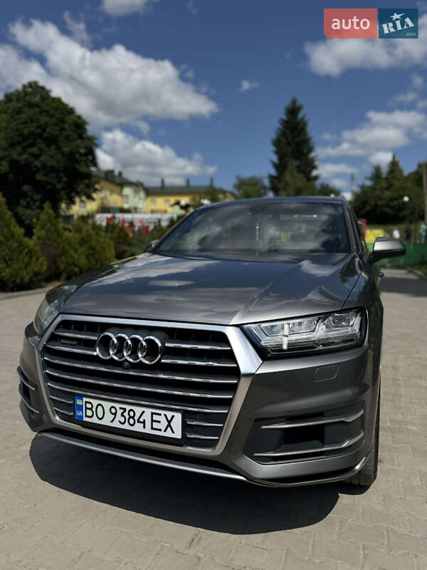 Позашляховик / Кросовер Audi Q7 2016 в Рівному