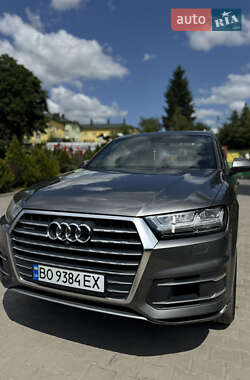 Внедорожник / Кроссовер Audi Q7 2016 в 