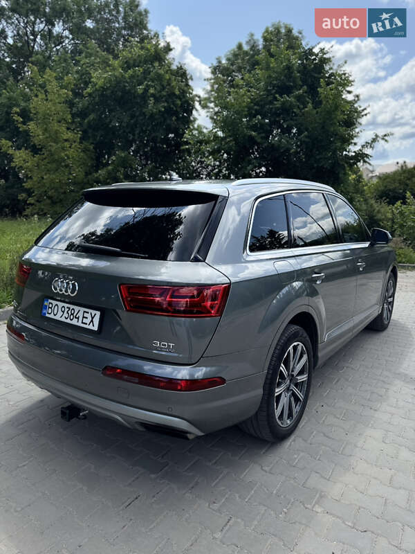 Позашляховик / Кросовер Audi Q7 2016 в Рівному