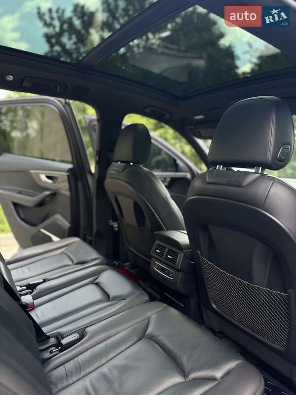 Позашляховик / Кросовер Audi Q7 2016 в Рівному