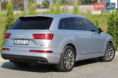Внедорожник / Кроссовер Audi Q7 2017 в 