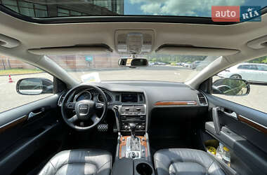 Позашляховик / Кросовер Audi Q7 2010 в 